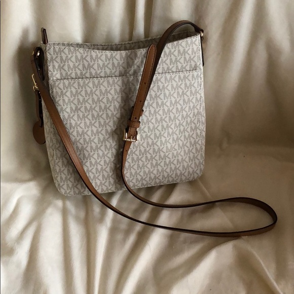 MK CROSSBODY MESSENGER BAG - Picture 7 of 7